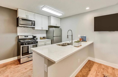 Old East Dallas Apartment | Global Cup Hello Gorgeous Flat near Downtown!
