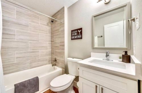 Old East Dallas Apartment | Global Cup Hello Gorgeous Flat near Downtown!