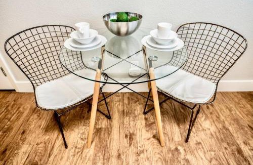 Old East Dallas Apartment | Global Cup Love for Dallas - Close to Deep Ellum & AAC