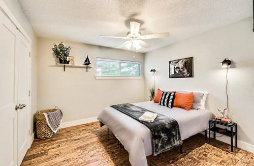 Old East Dallas Apartment | Global Cup Love for Dallas - Close to Deep Ellum & AAC