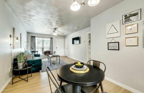 Old East Dallas Apartment | Global Cup The Art Deco and Arboretum Tickets Included