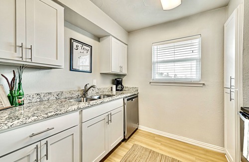 Old East Dallas Apartment | Global Cup The Art Deco & Arboretum Tickets Included