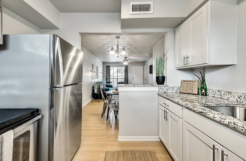 Old East Dallas Apartment | Global Cup The Art Deco & Arboretum Tickets Included