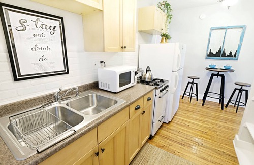 Lower Greenville Apartment | Global Cup The Explorer's Hearth M-Streets