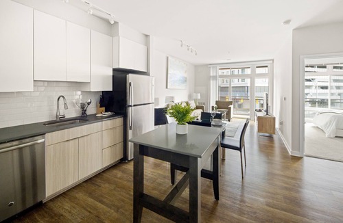 Reston Apartment | Global Luxury Suites at Reston