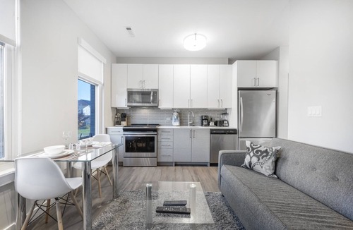 Central-Maverick Square - Paris Street Apartment | Global Luxury Suites East Boston