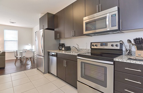 Central-Maverick Square - Paris Street Apartment | Global Luxury Suites East Boston