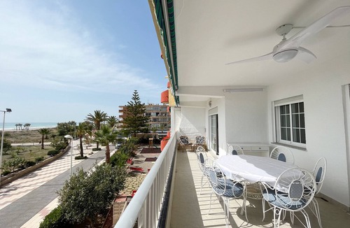 Canet de Berenguer Apartment | Global Vacacional: Beachfront apartment, Canet de Berenguer