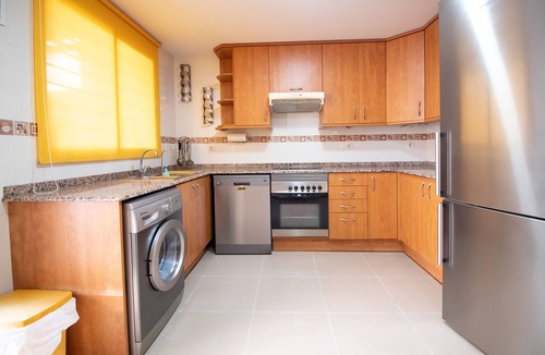 Sagunto Ski Chalet | Global Vacacional: Modern and practical townhouse in Puerto de Sagunto