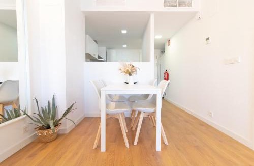 Canet de Berenguer Apartment | Global Vacacional, Moderno apartamento con piscina y terraza en la playa de Canet