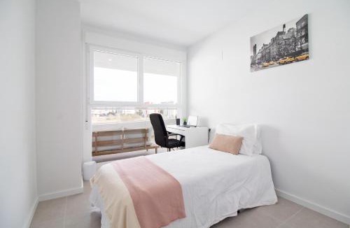 Canet de Berenguer Apartment | Global Vacacional, Apartamento con terraza y vistas a la piscina en Gran Canet