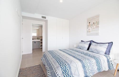 Canet de Berenguer Apartment | Global Vacacional, Apartamento con terraza y vistas a la piscina en Gran Canet