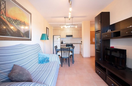 Playa de Almarda Apartment | Global Vacacional: Apartment with pool on Corinto beach