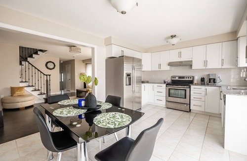 Sharon Apartment | GLOBALSTAY. Modern 3 Bedroom House in Newmarket