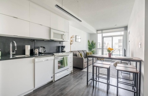 CityPlace Condo | GLOBALSTAY. CN Tower & Lake Ontario 48 Floor View. 1 BR+DEN