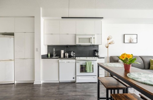 CityPlace Condo | GLOBALSTAY. CN Tower & Lake Ontario 48 Floor View. 1 BR+DEN
