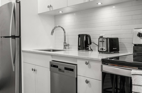 Crescent Heights Apartment | GLOBALSTAY Condo Near the Bow River