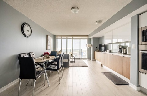 CityPlace Condo | GLOBALSTAY. Lake View 1bd+den in Downtown