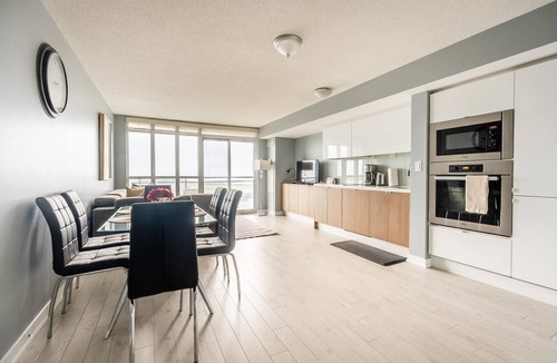 CityPlace Condo | GLOBALSTAY. Lake View 1bd+den in Downtown