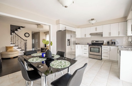 Sharon House | GLOBALSTAY Modern 3BR house in Newmarket