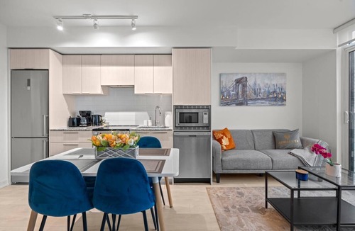 Church and Wellesley Condo | GLOBALSTAY New Modern 1BD+Den in Downtown Toronto