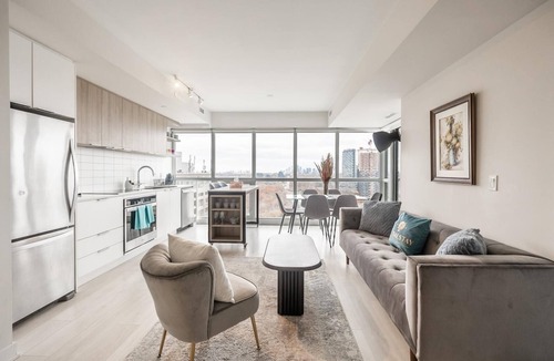 Flemingdon Park Condo | GLOBALSTAY Panoramic view Condo 2 BR, 2 BA. FREE Parking