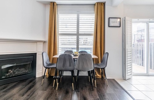 Stoney Creek House | GLOBALSTAY . Spacious 3Bd 2.5Ba Townhome. Hot Tub & BBQ