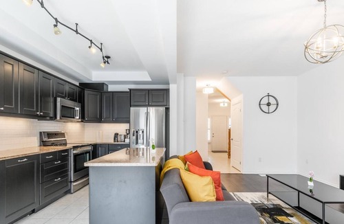 Stoney Creek House | GLOBALSTAY . Spacious 3Bd 2.5Ba Townhome. Hot Tub & BBQ