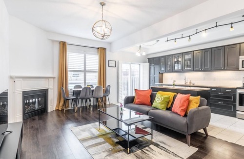 Stoney Creek House | GLOBALSTAY . Spacious 3Bd 2.5Ba Townhome. Hot Tub & BBQ