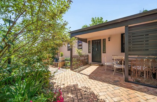 Castlemaine House | Globe Cottage