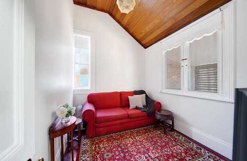 Castlemaine House | Globe Cottage