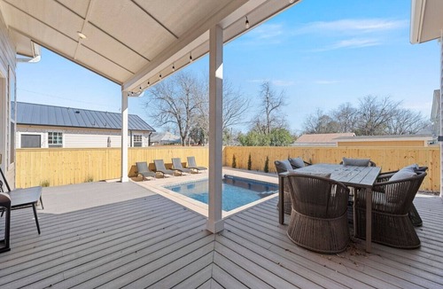 Brazos House | Gloria Estate- 2 blocks to Silos