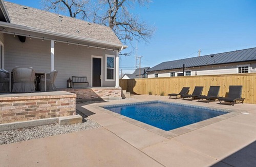 Brazos House | Gloria Estate- 2 blocks to Silos