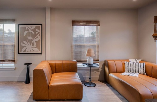 Brazos Hotel | Gloria Inn Unit 3- 5 minutes from Baylor and 2 Blocks to Magnolia