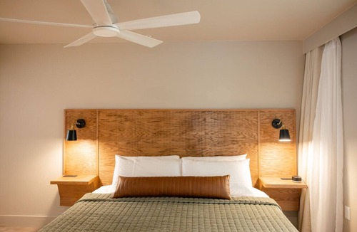 Brazos Hotel | Gloria Inn Unit 5 -5 minutes from Baylor and 2 Blocks to Magnolia