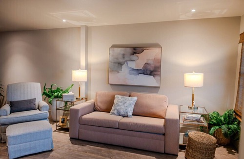 Brazos Hotel | Gloria Inn Unit 8 -5 minutes from Baylor and 2 Blocks to Magnolia