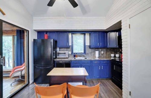 Briar Crest Woods House | Gloria's Hot Tub Game Room Fire Pit