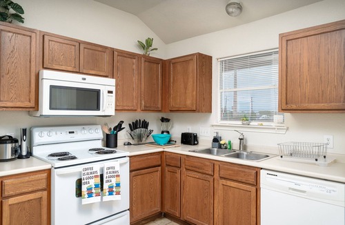 Wetmore House | Glorious 3 bedroom home/Near Randolph AFB/No stairs.