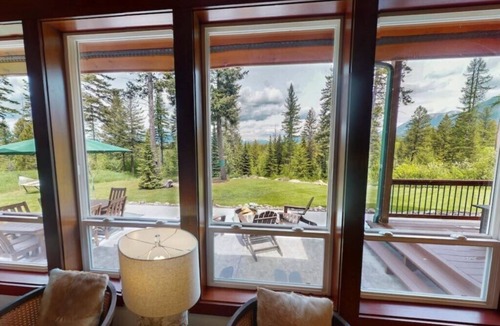 Coram House | Glorious Montana Haven, Views, and Hot Tub