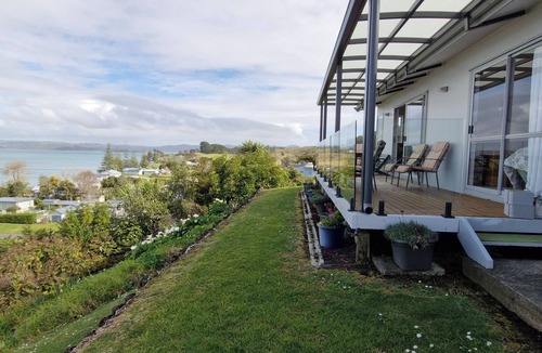 Kawhia Cottage | Glorious views and relaxation a plenty