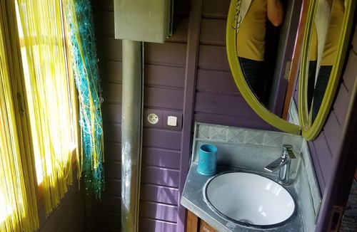 Pugnac Bed & Breakfast | Glorit's caravan