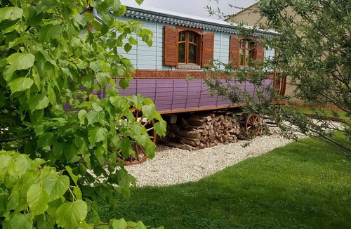 Pugnac Bed & Breakfast | Glorit's caravan