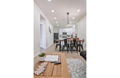 Near East Side Apartment | Glorius Amazing 2BR1BA Stay Near Lively Downtown