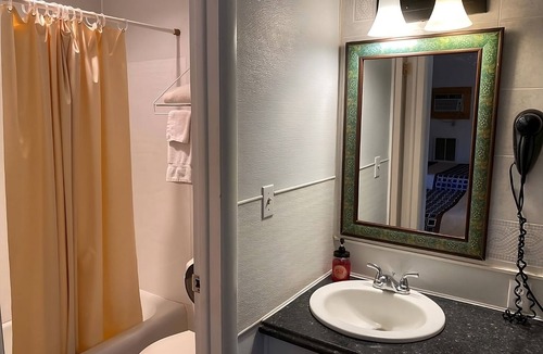 Fairview Hotel | Gloss Mountain Escape! Stay at Knights Inn Fairview! Pet-Friendly, Free Parking