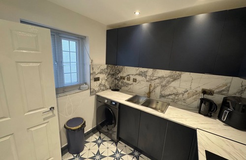 Gloucester Apartment | Gloucester - Apartment - Sleeps 2 - Parking - 97ws