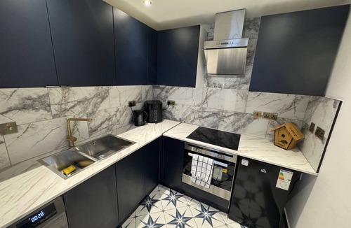 Gloucester Apartment | Gloucester - Apartment - Sleeps 2 - Parking - 97ws