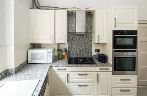 Courtfield Apartment | Gloucester Gateway Residences