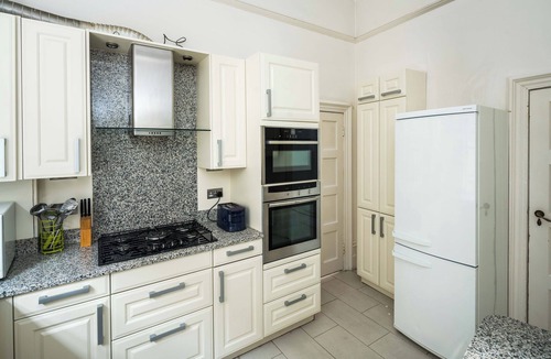 Courtfield Apartment | Gloucester Gateway Residences