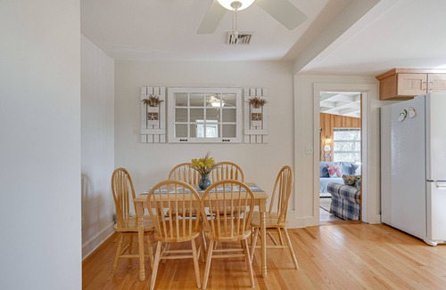 Gloucester House | Gloucester Home w/Large Yard: 1 Mi to Beach!