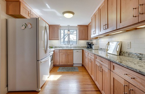 Gloucester House | Gloucester Home w/Large Yard: 1 Mi to Beach!